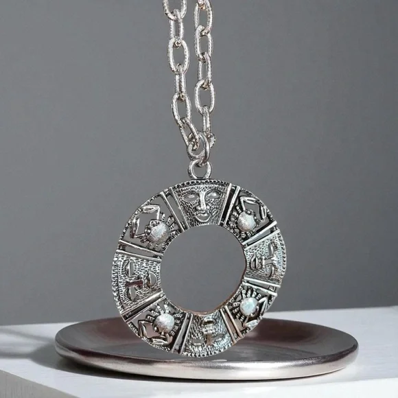 Sarah Coventry Talisman of Love, pendant w/ long chain and clip on earrings,1970 - Picture 2 of 14